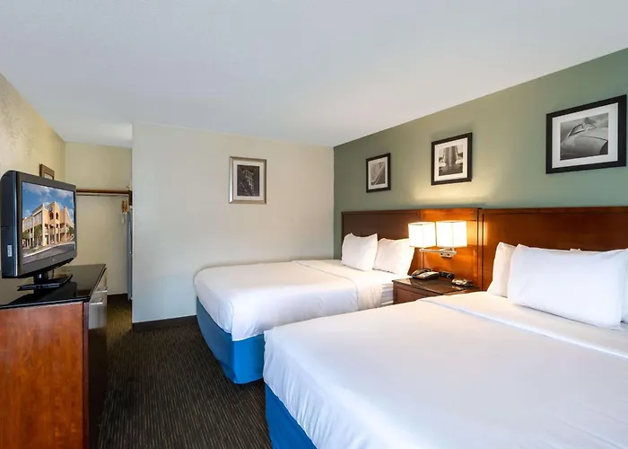 Days Inn By Wyndham Greenville