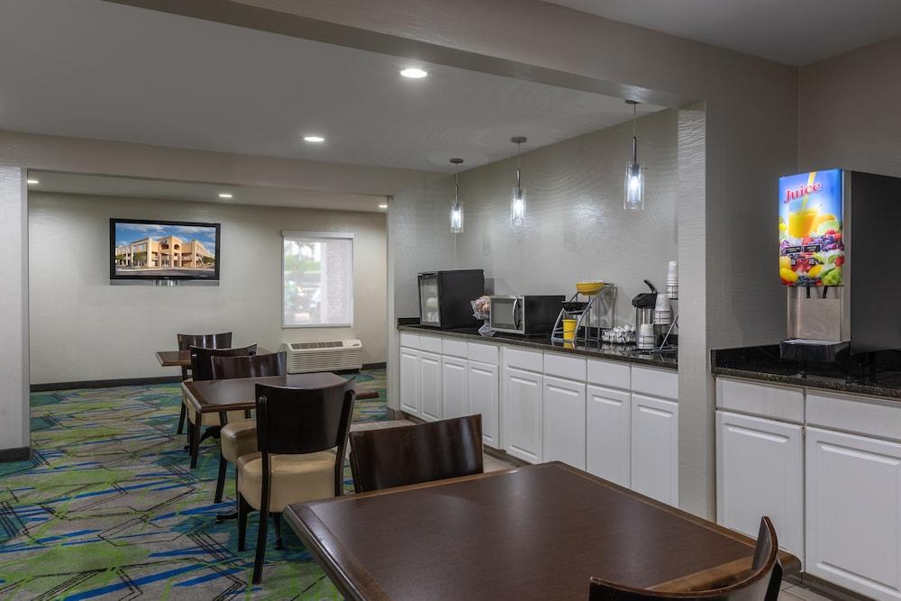 Days By Wyndham Greenville